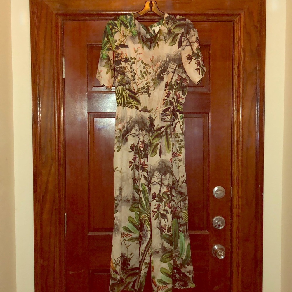 H & M romper in excellent condition worn once.
